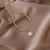 Stunning 18K gold-plated snake chain necklace with a beautiful pearl pendant.